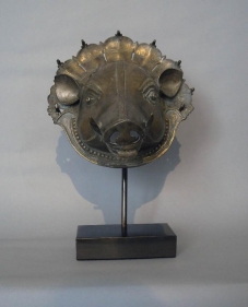 Panjurli- Bhuta Mask Southern India, Karnataka, Tulu Naidu Region c. 18th century Copper alloy Height: 7.5 in.